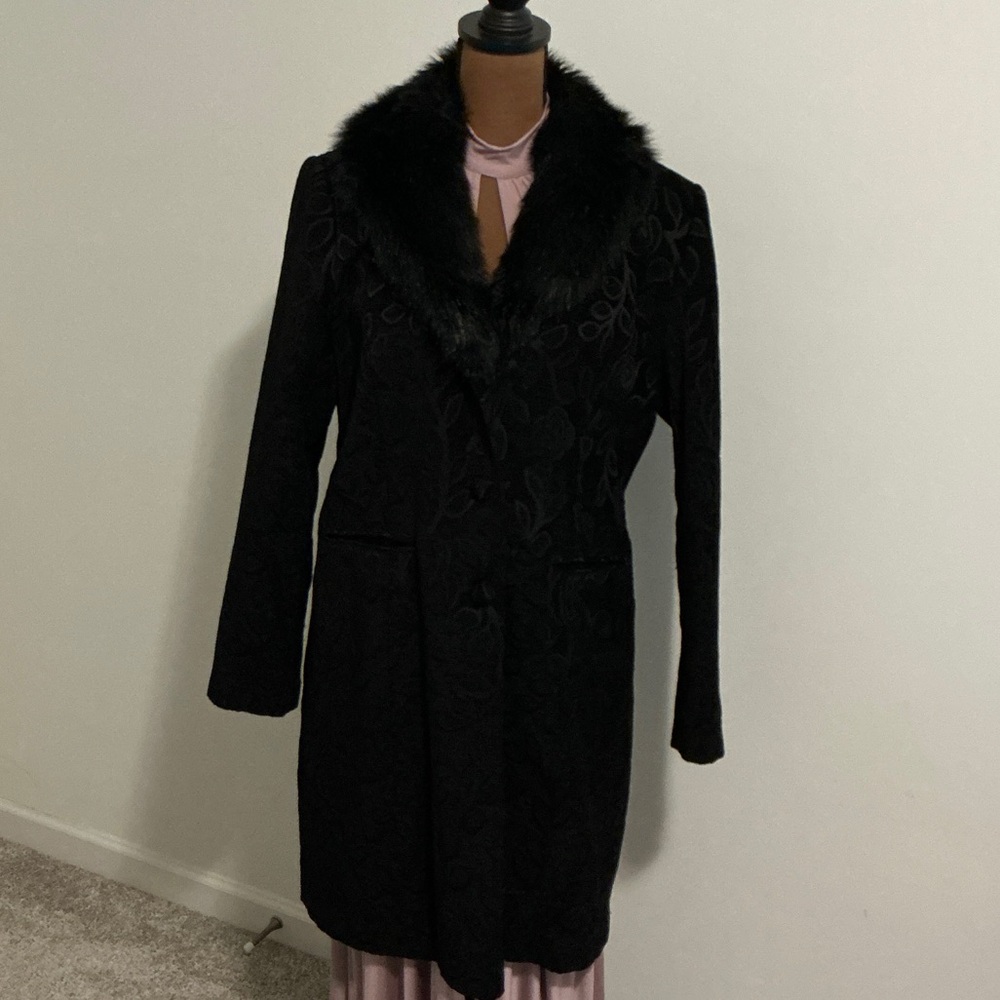 Elegant Black Coat with Faux Fur Collar